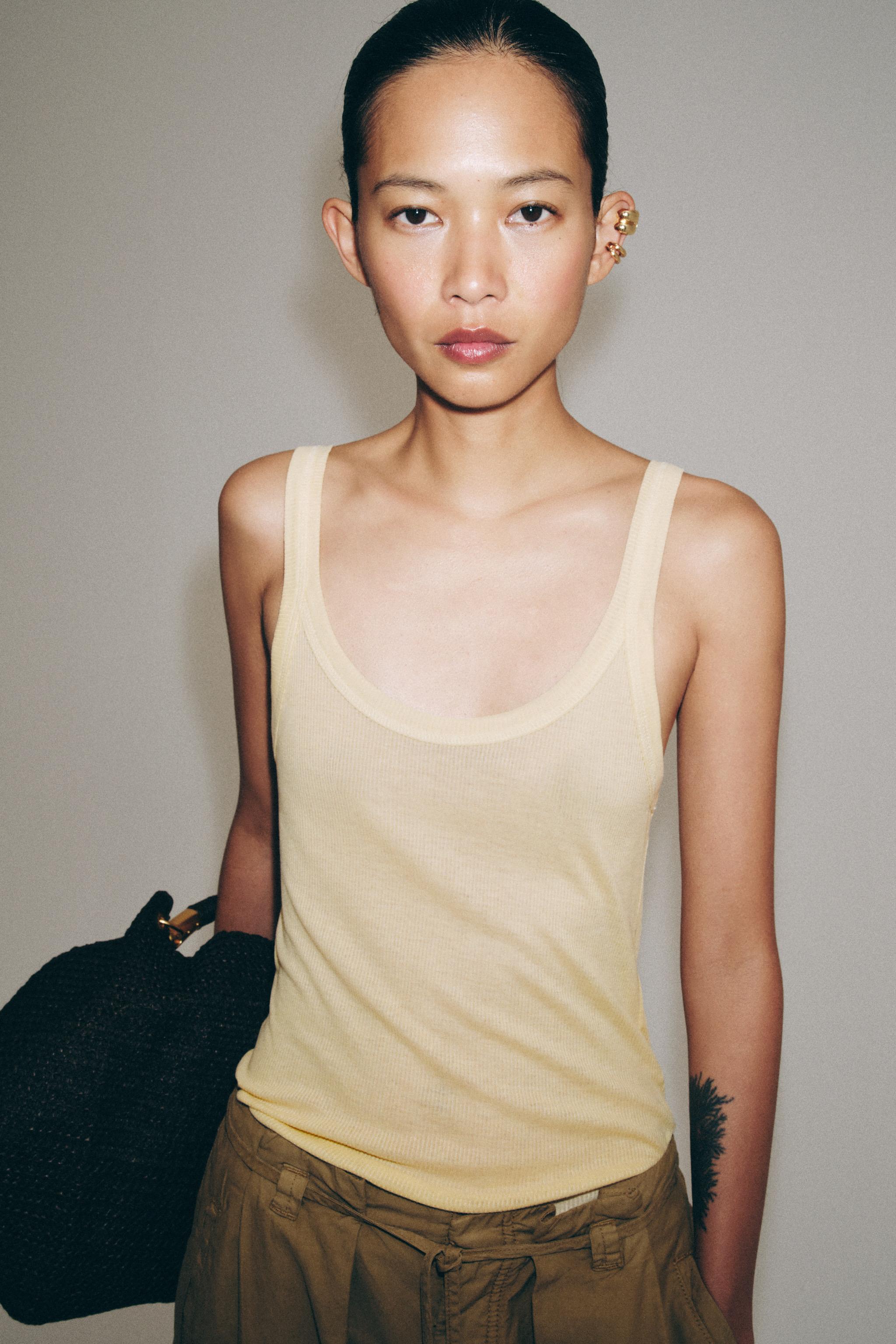 FLOWY STRAPPY TOP